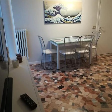 Primo Piano - Bilocale Casa Vacanze Brescia Bagian luar foto