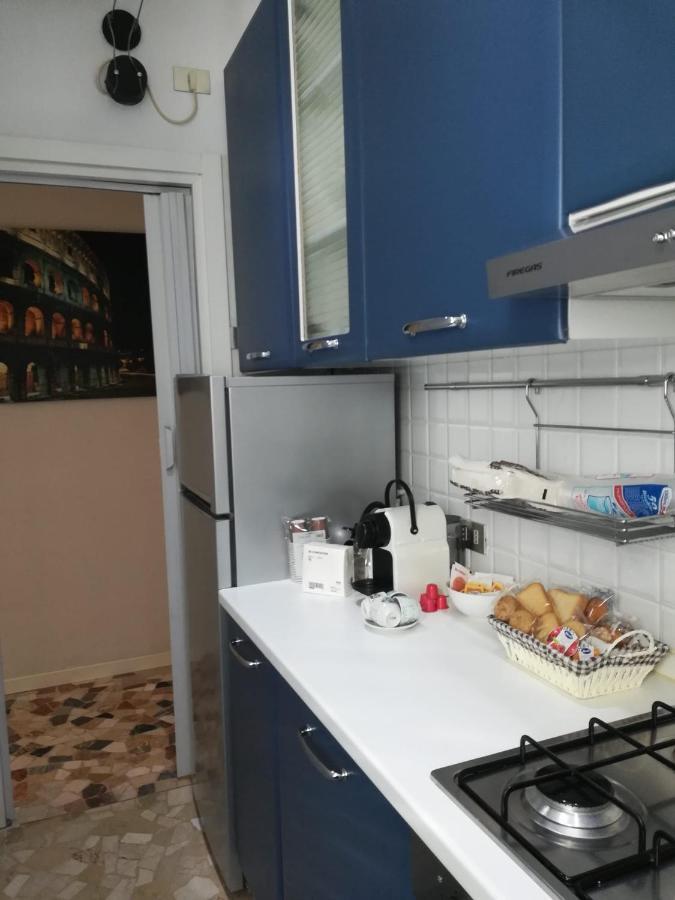 Primo Piano - Bilocale Casa Vacanze Brescia Bagian luar foto