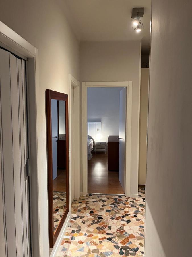 Primo Piano - Bilocale Casa Vacanze Brescia Bagian luar foto