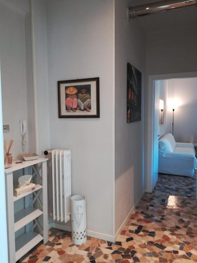 Primo Piano - Bilocale Casa Vacanze Brescia Bagian luar foto